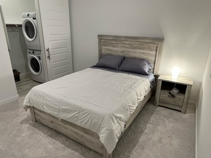 Bedroom with queen size bed