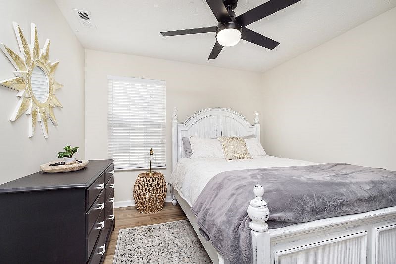 Bedroom 2, Queen Bed, no TV