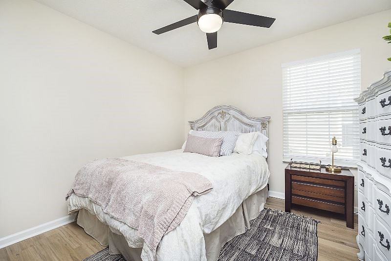 Bedroom 3, Queen Bed, no TV