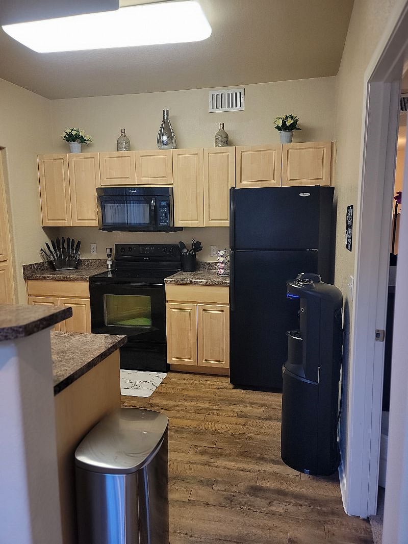 Furnished Finder property 446712_2 photo 10
