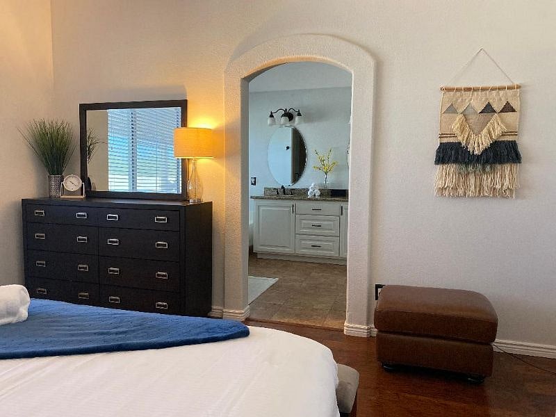 King size bedroom