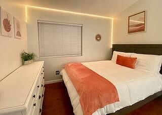 Queen size bedroom