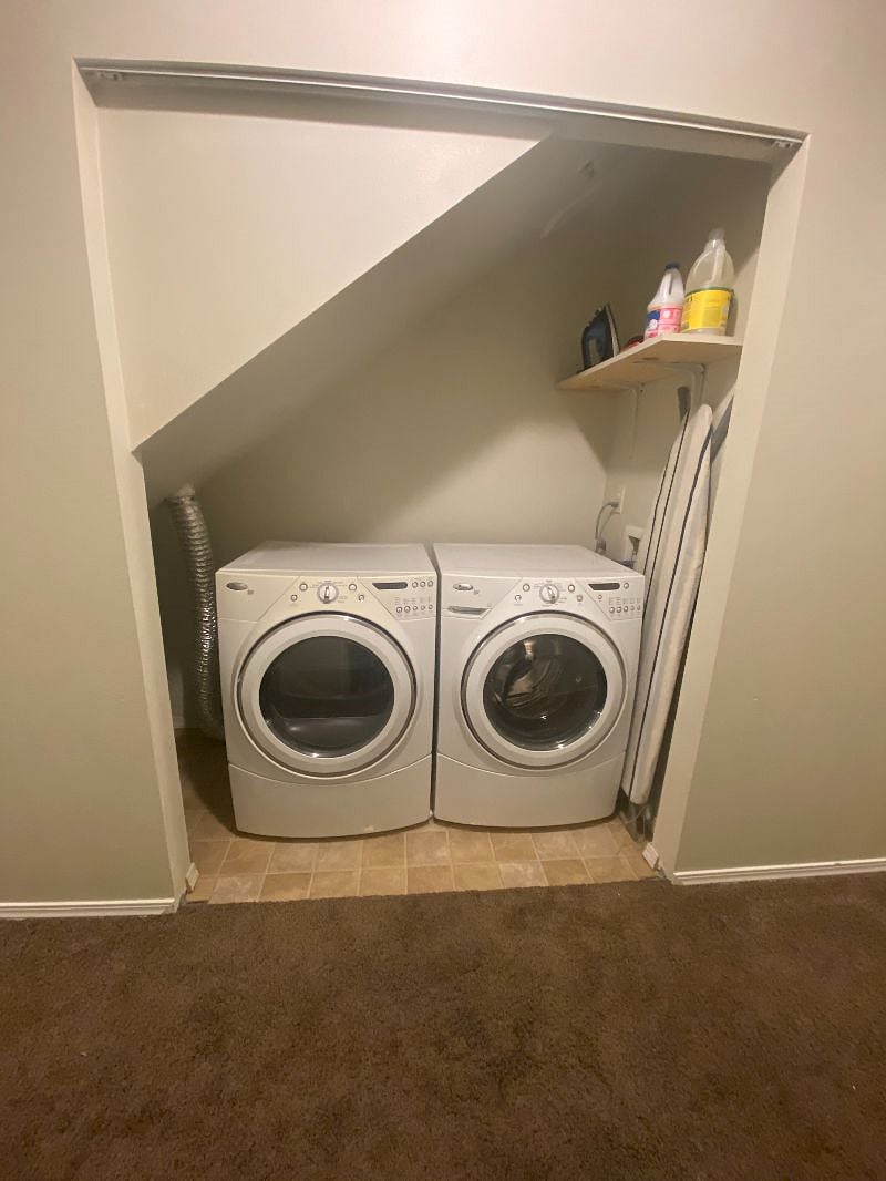 HE washer dryer, bottom floor.