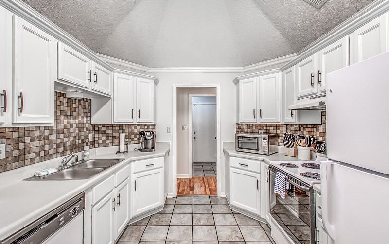 Furnished Finder property 446832_1 photo 5