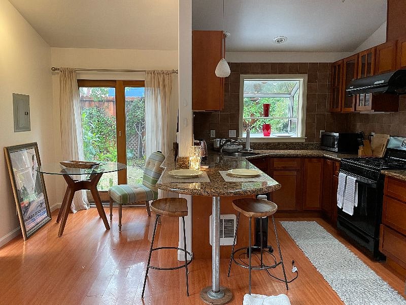 Kitchen & Dining Area