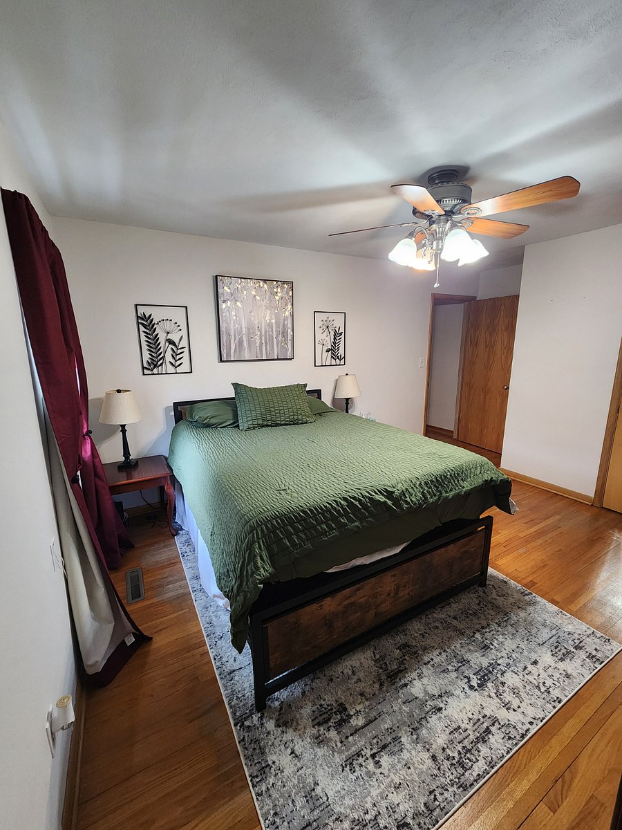 Master with queen bed