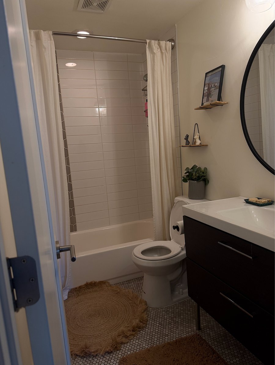 Upstairs guest bathroom