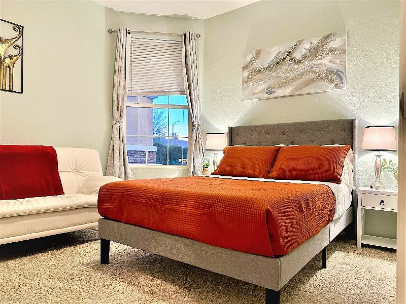 Bedroom #3 with Full size bed & full size futon that can be use as bed.