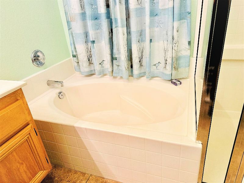Tub in Master bathroom