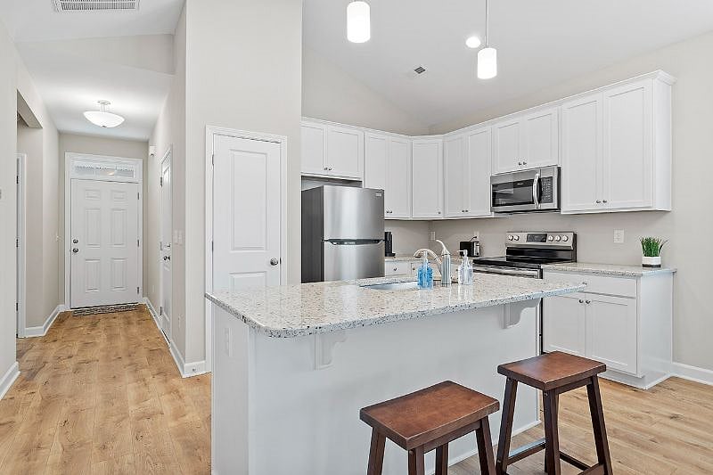 Furnished Finder property 447226_1 photo 3