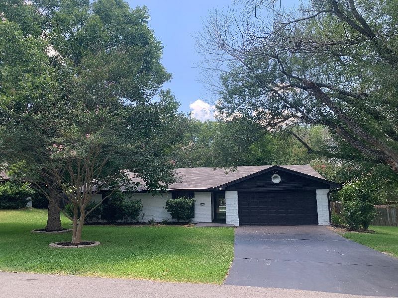 3 bed, 2 bath home 1600 sqft