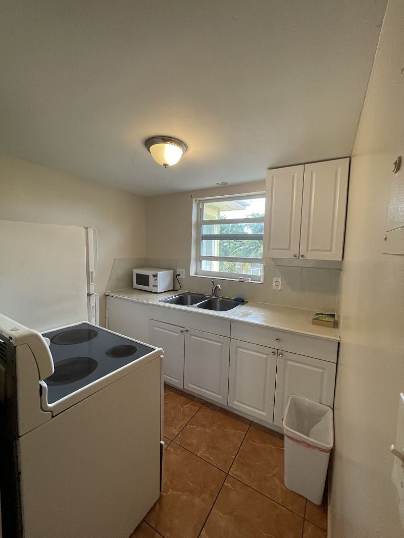Furnished Finder property 447426_1 photo 3