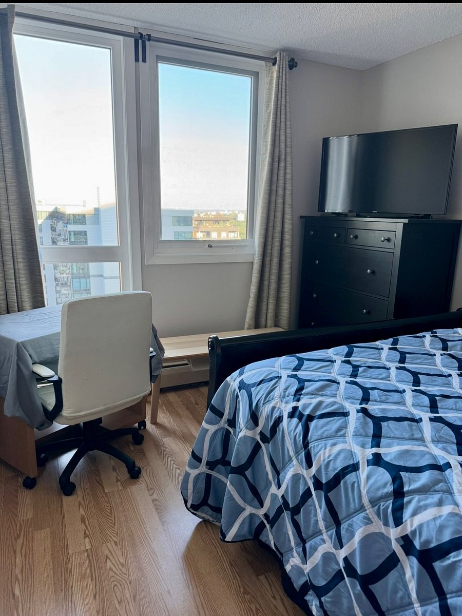 Second bedroom with a queen mattress