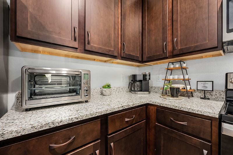 Kitchen with Toaster Oven/Air Fryer, Keurig Duo