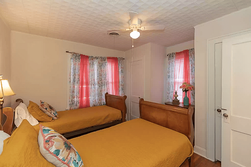 Bedroom 2 with (2) twin beds