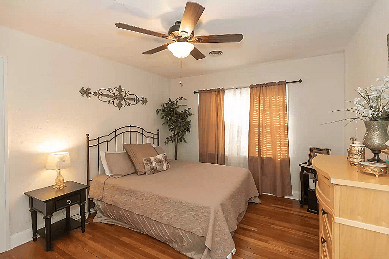 Bedroom 3 with Queen bed