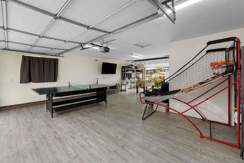 Garage / Game Room