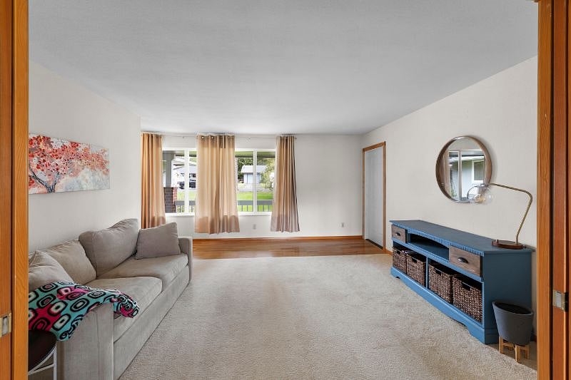 2nd Living Room