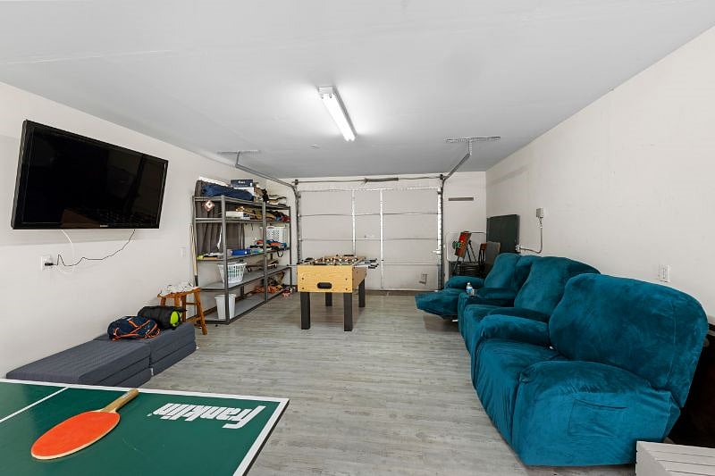 Garage / Game Room