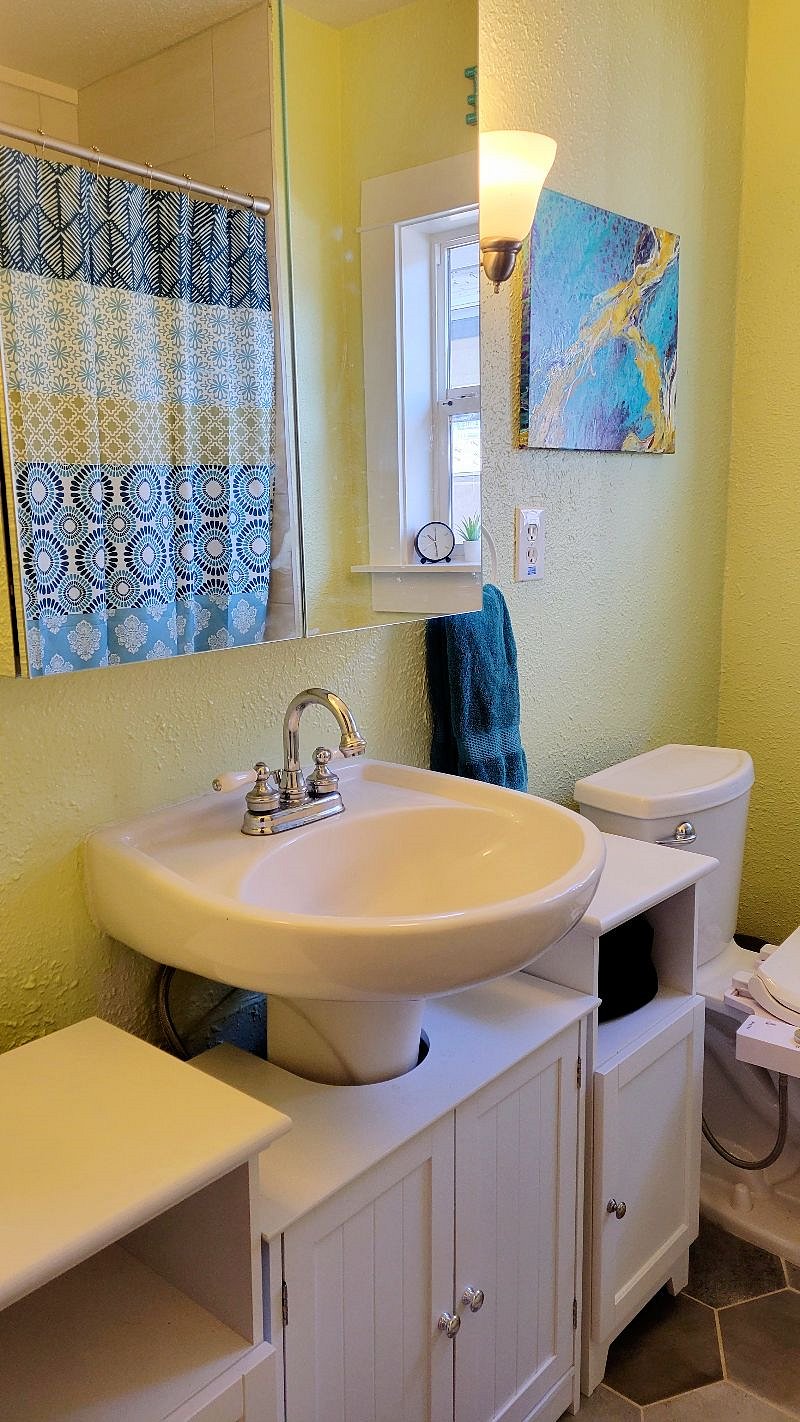 Main bathroom