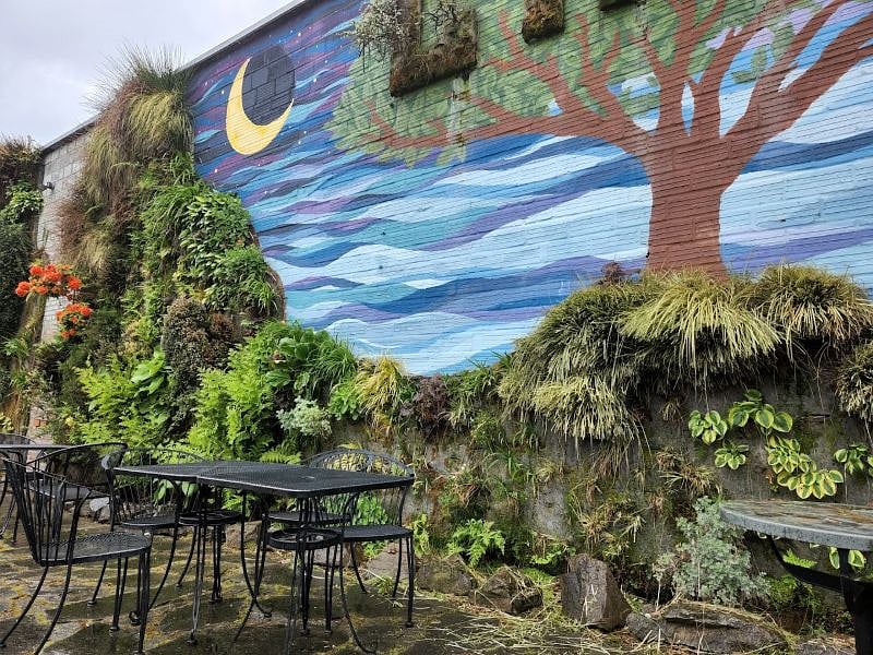7th Street cafes and restaurants 6 blocks from house
