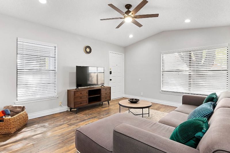 Furnished Finder property 448027_1 photo 3