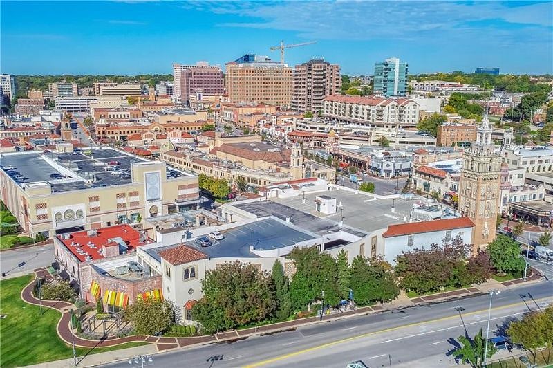 surrounding Country Club Plaza area