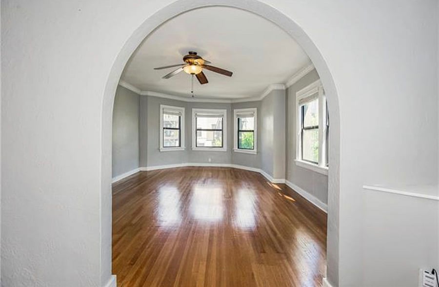 Living room (view 3)