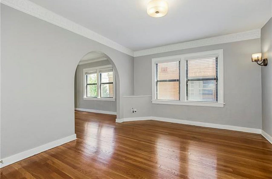 Dining room (view 1)