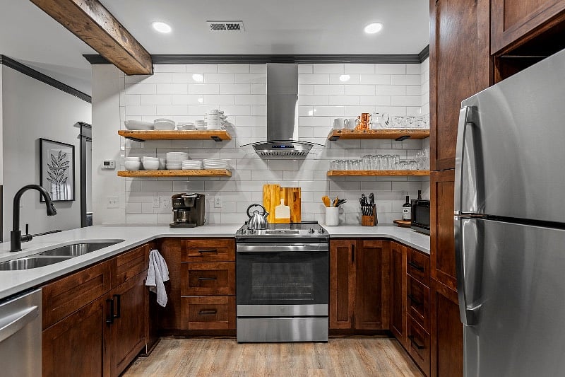 Fully appointed kitchen: refrigerator, range, dishwasher & microwave.