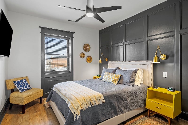 Guest Bedroomview of Downtown