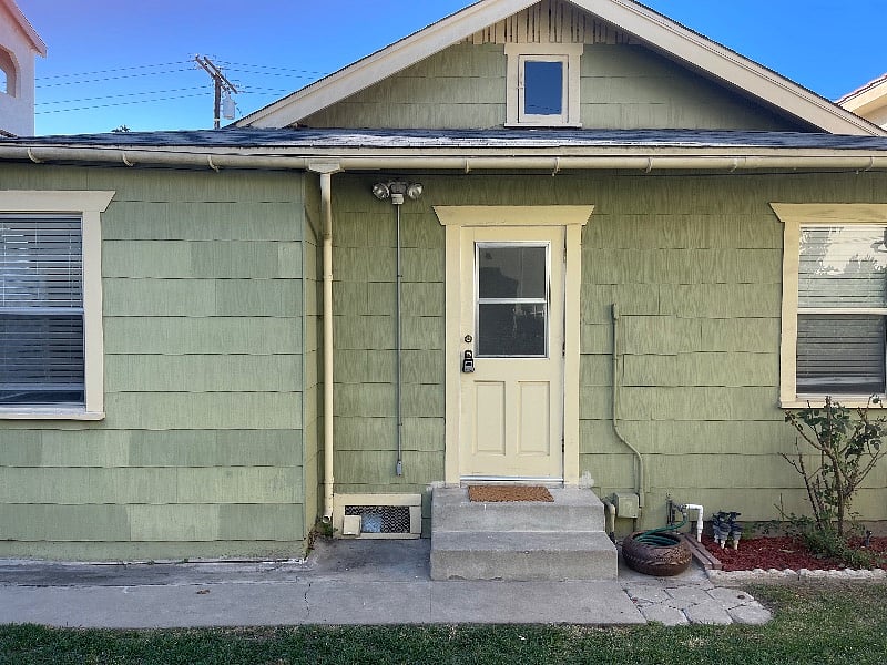 Back house entrance with lockbox