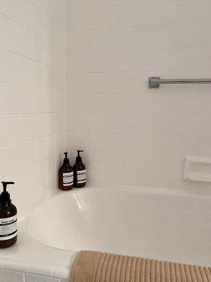 Main bathroom 