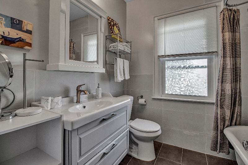 Clean and updated bathroom