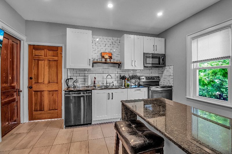 Renovated, clean and spacious kitchen