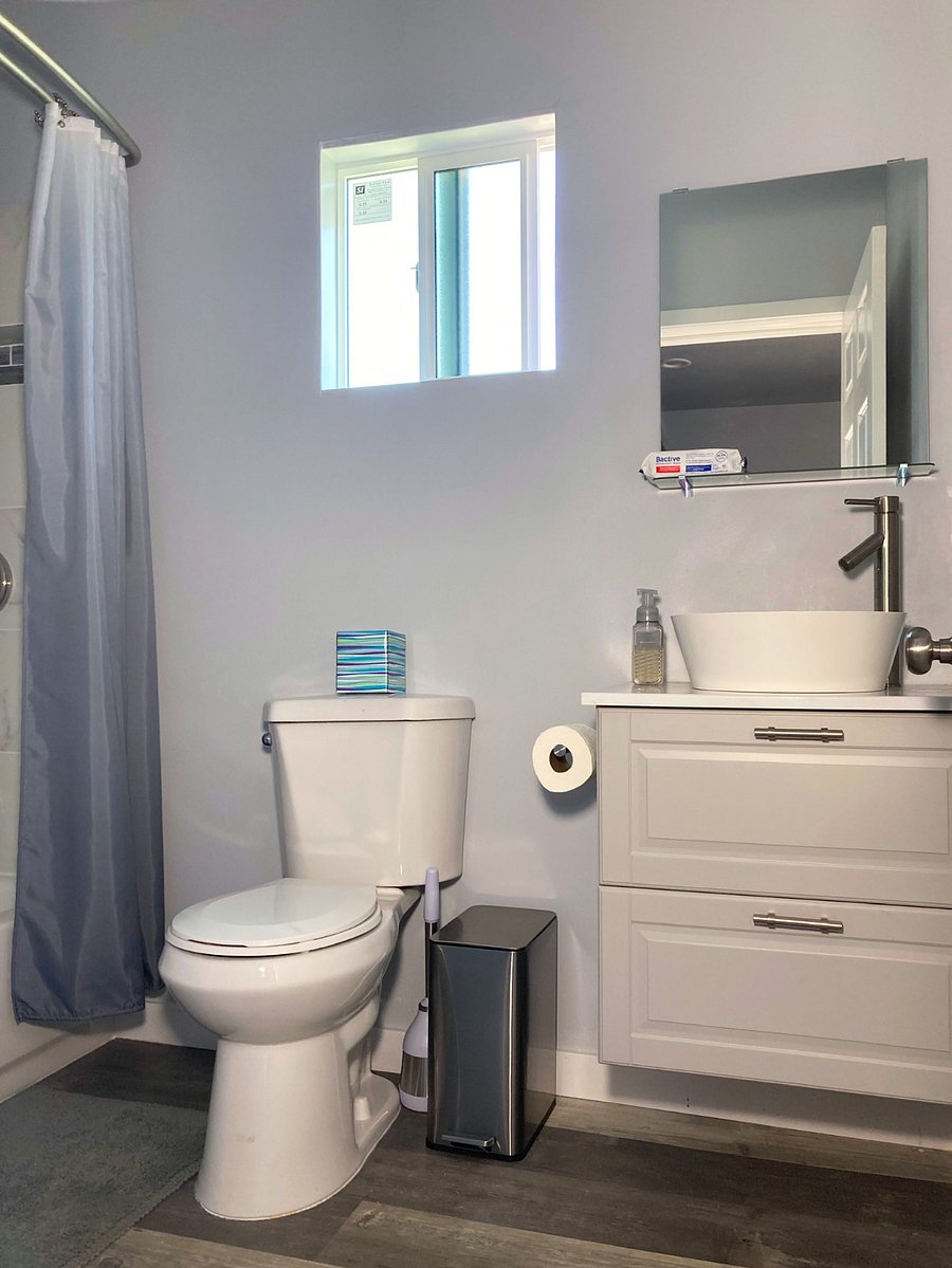 Full bathroom