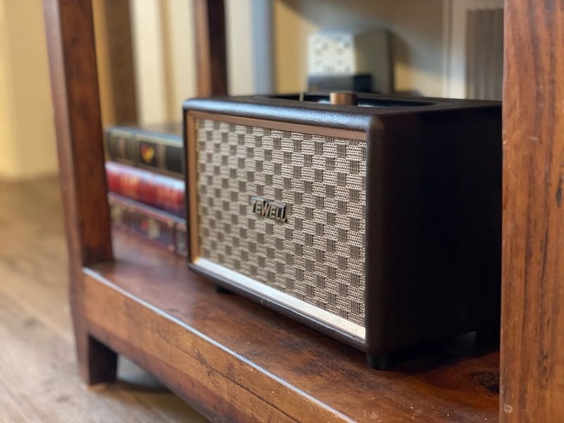vintage style bluetooth speaker