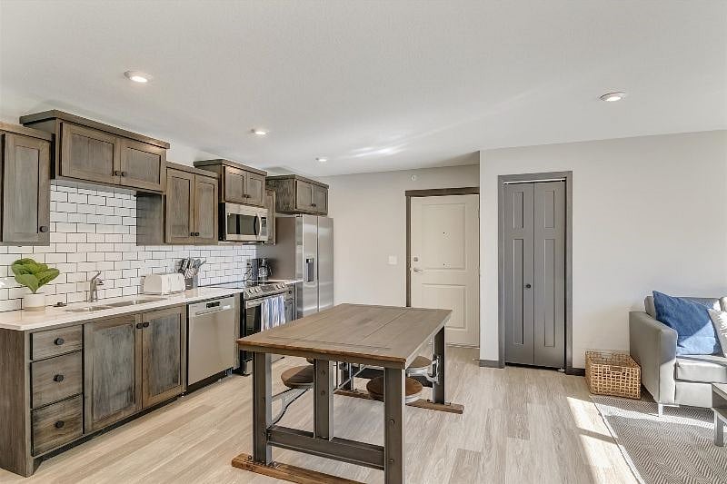 Furnished Finder property 448601_2 photo 15