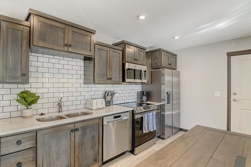 Furnished Finder property 448601_2 photo 17