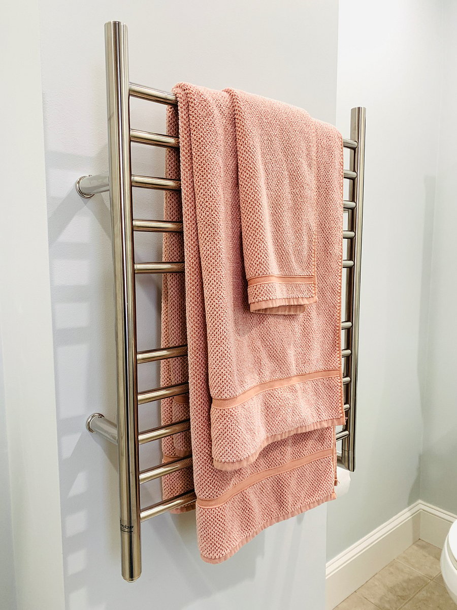 Heated towel rack