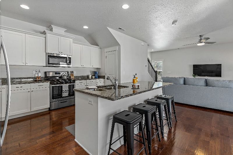 Furnished Finder property 448630_1 photo 12
