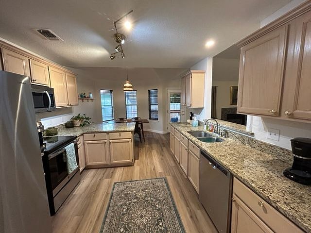 Furnished Finder property 448861_1 photo 3