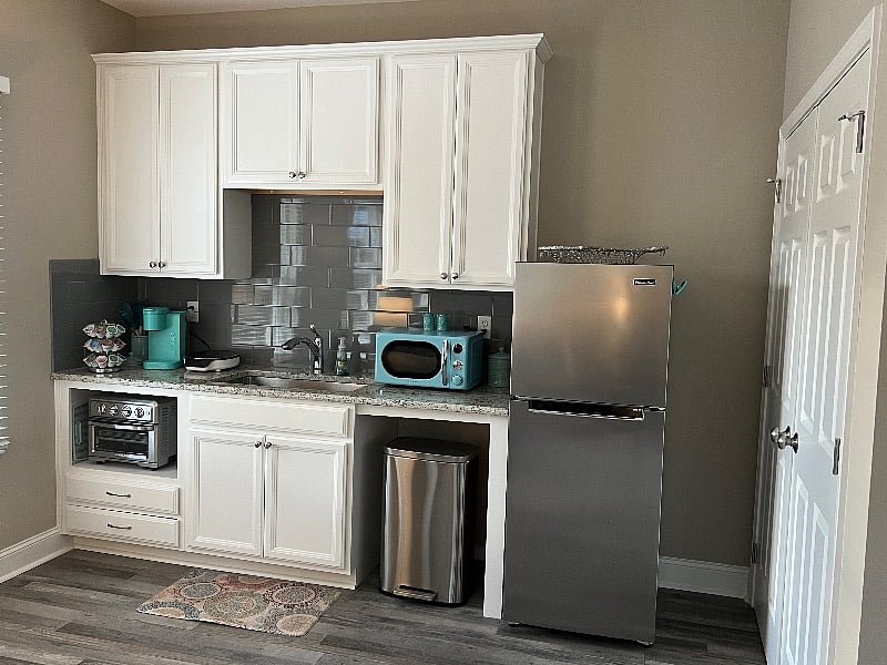 Cuisinart toaster oven with air fryer, induction cooktop, full size refrigerator, Keurig coffee maker with extensive Kcupa supplied