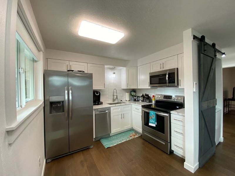 Full kitchen