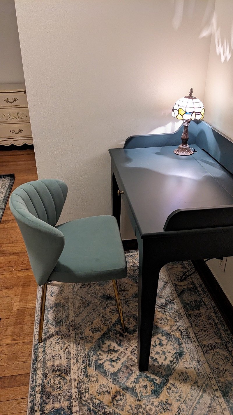 Private bedroom: office desk and chair for a cozy workspace
