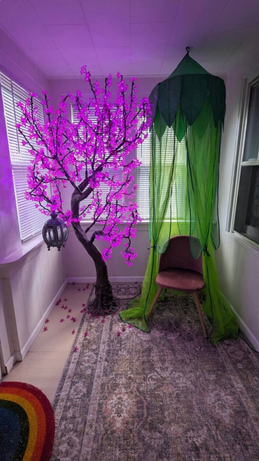 Enclosed heated/cooled sunroom