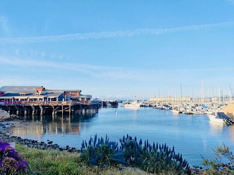 Walk 5 minutes to the beach and Fishermans wharf