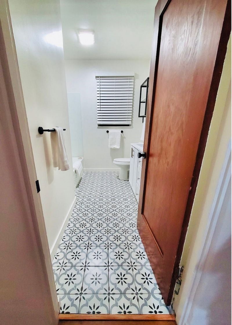 Large bright hallway bath with tub, shower and lots of storage