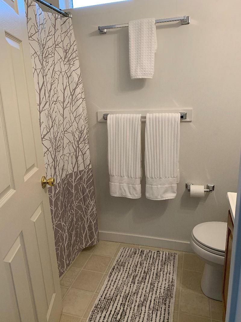 Unit B - Bathroom