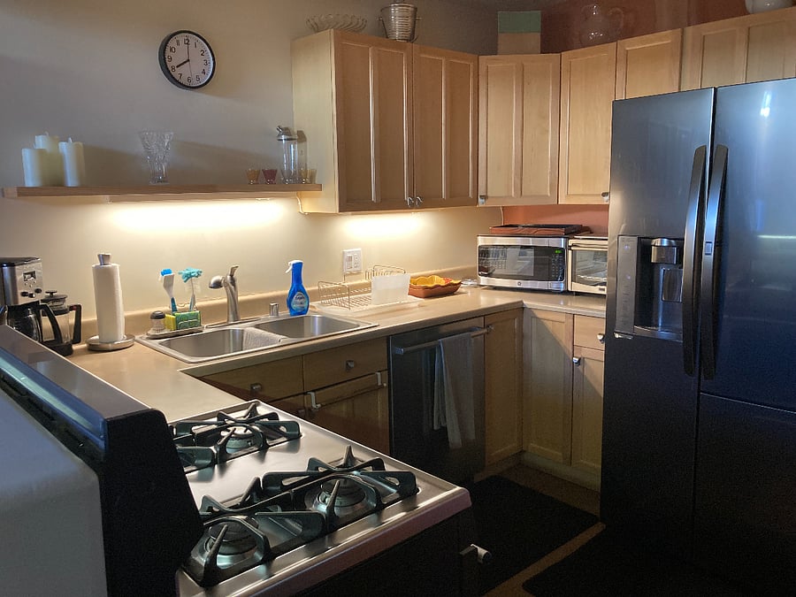 Kitchen with Gas stove, large Refrigerator, Dishwasher